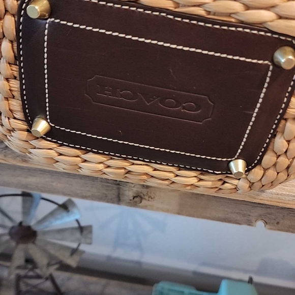 Coach 2008 brown, straw, turn lock basket with brass hardware - Picture 8 of 14